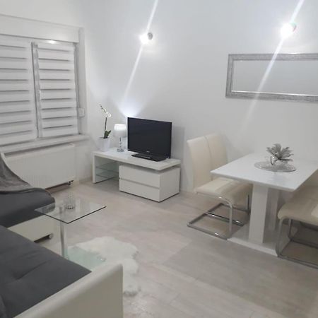 Apartman Kristina - Self Check In & Check Out Otocac Exterior photo